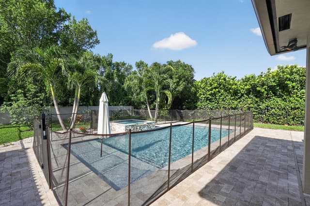 7050 Limestone Cay Road, FL 33458 - Photo 6