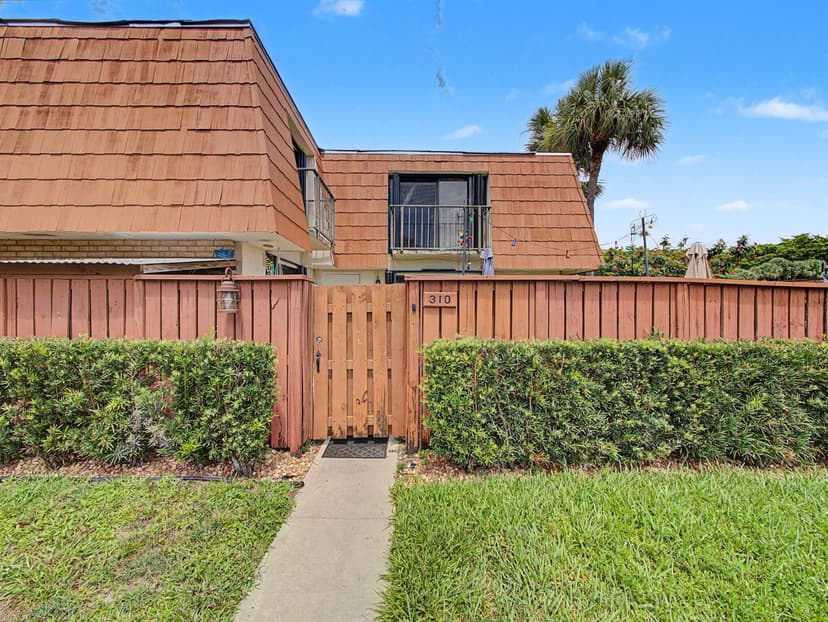 310 Buttonwood Lane # B, Boynton Beach FL 33436
