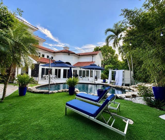 233 Pershing Way, West Palm Beach FL 33401 - West Palm Beach, FL - Photo 2