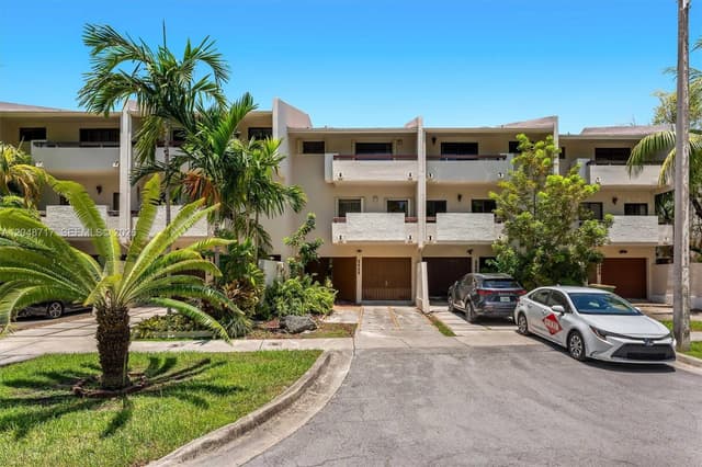 2525 NE 135th St, North Miami FL 33181 - North Miami, FL - Photo 2