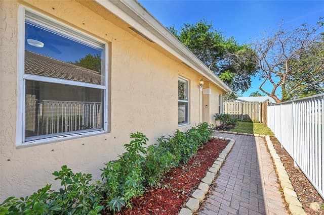 5361 NW 90th Avenue, Sunrise FL 33351 - Sunrise, FL - Photo 4