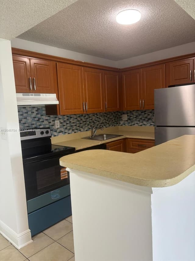 7110 NW 179th St # 211, Hialeah FL 33015 - Hialeah, FL - Photo 2
