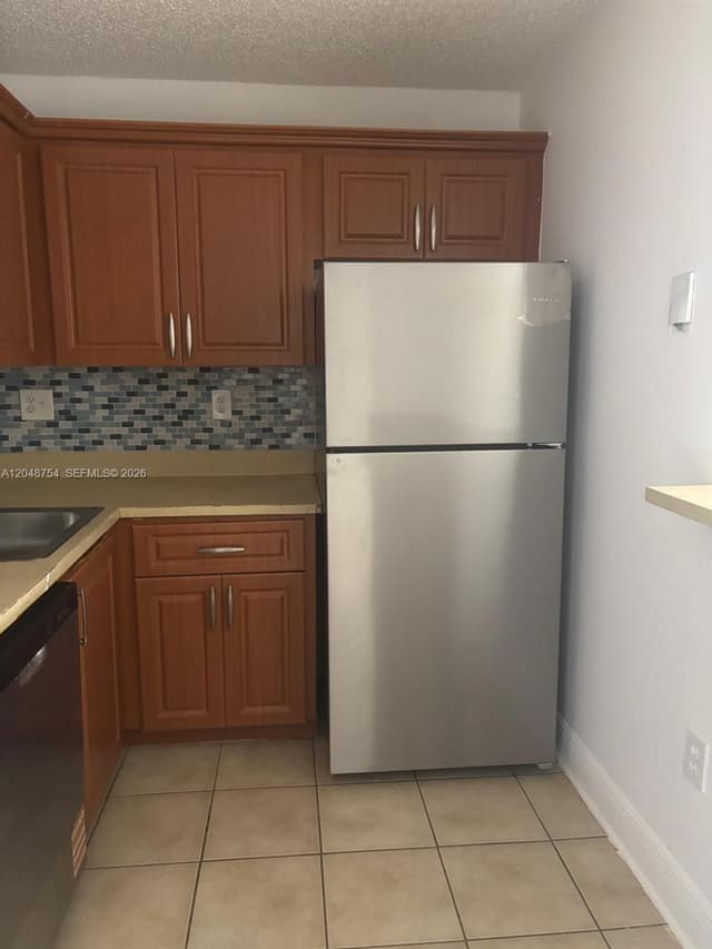 7110 NW 179th St # 211, Hialeah FL 33015 - Hialeah, FL - Photo 3