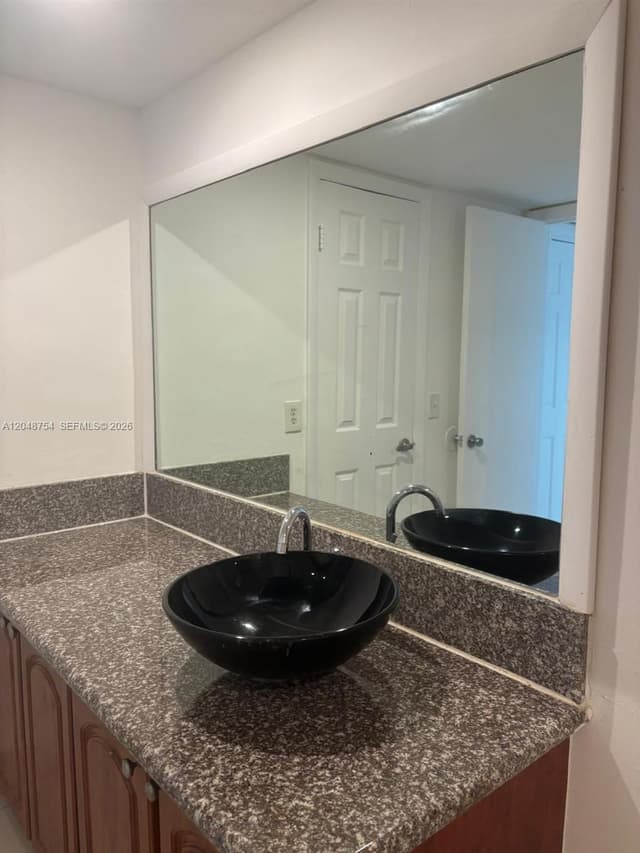7110 NW 179th St # 211, Hialeah FL 33015 - Hialeah, FL - Photo 4