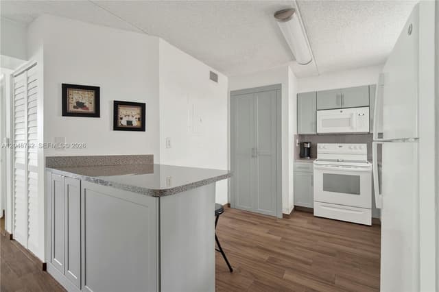 6195 NW 186th St # 113, Hialeah FL 33015 - Hialeah, FL - Photo 2