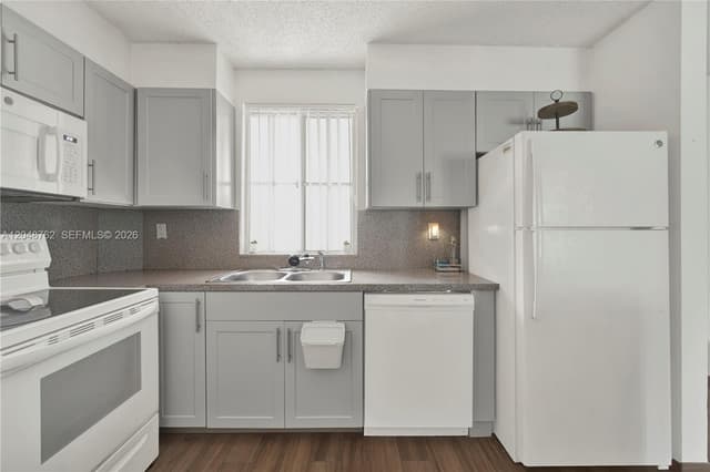6195 NW 186th St # 113, Hialeah FL 33015 - Hialeah, FL - Photo 4
