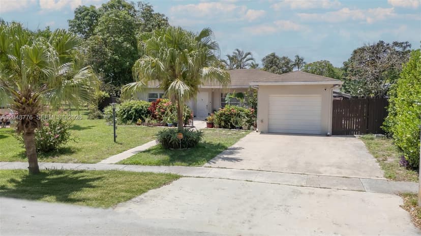 5045 SW 10th St, Margate FL 33068