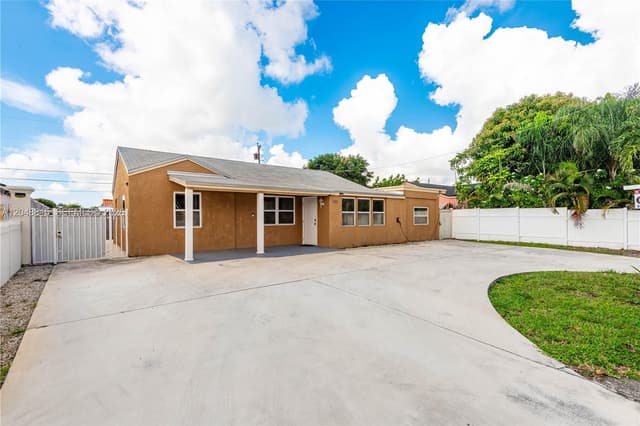 750 NE 4th Pl, Hialeah FL 33010 - Hialeah, FL - Photo 2