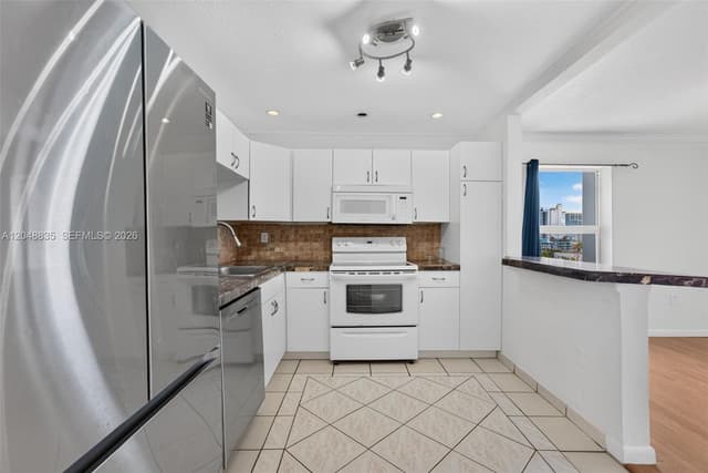 7118 Bonita Dr # 705, Miami Beach FL 33141 - Miami Beach, FL - Photo 7