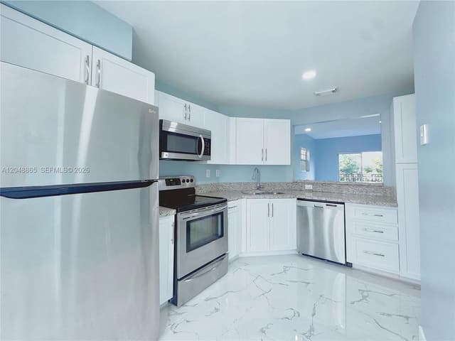 10014 Hammocks Blvd # 4, Miami FL 33196 - Miami, FL - Photo 4