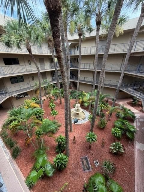8635 NW 8th St # 303, Miami FL 33126
