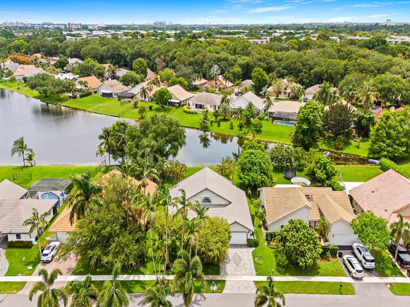 1750 W Oak Knoll Circle, Davie FL 33324