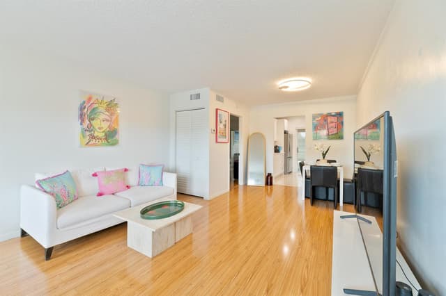 32 Abbey Lane # 205, Delray Beach FL 33446 - Delray Beach, FL - Photo 2