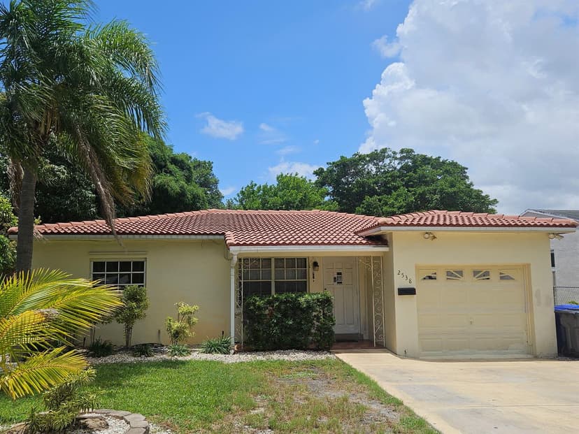2538 Fillmore Street, Hollywood FL 33020