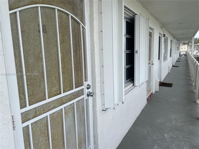 20120 NE 2nd Ave # W28, Miami Gardens FL 33179 - Miami Gardens, FL - Photo 2
