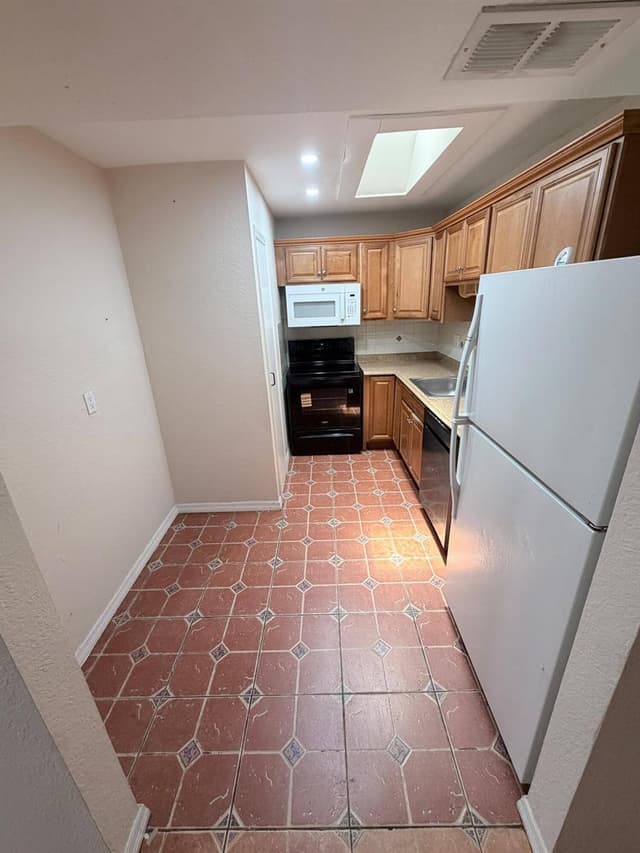 4413 NW 3rd Avenue # 4413, Deerfield Beach FL 33064 - Deerfield Beach, FL - Photo 2