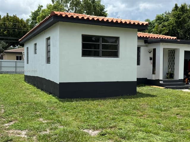 6346 NW 41st St, Virginia Gardens FL 33166 - Virginia Gardens, FL - Photo 2