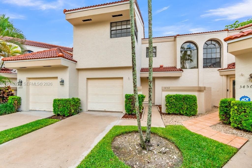 3454 Laurel Oaks Ln, Hollywood FL 33021