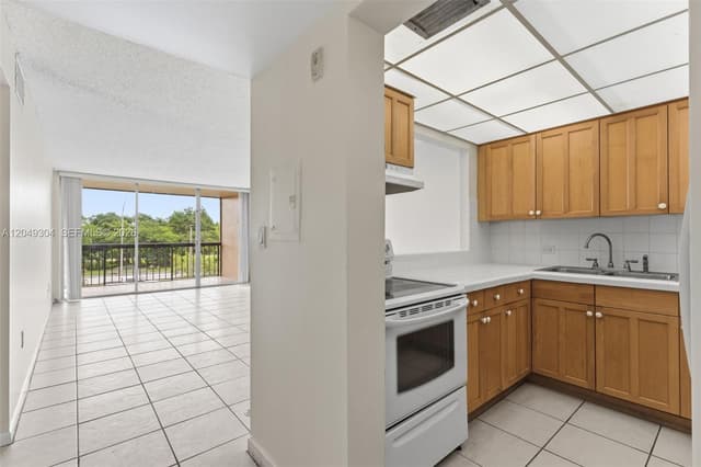 10425 SW 112th Ave # 302, Miami FL 33176 - Miami, FL - Photo 5
