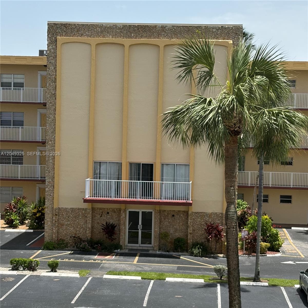 3940 NW 42nd ave # 313, Lauderdale Lakes FL 33319 - Lauderdale Lakes, FL - Photo 1