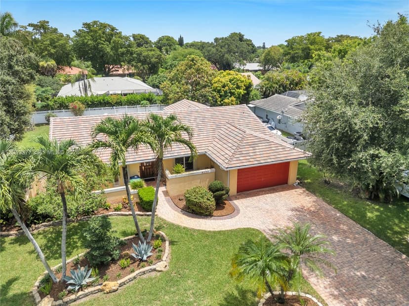 8177 NW 1st St, Coral Springs FL 33071