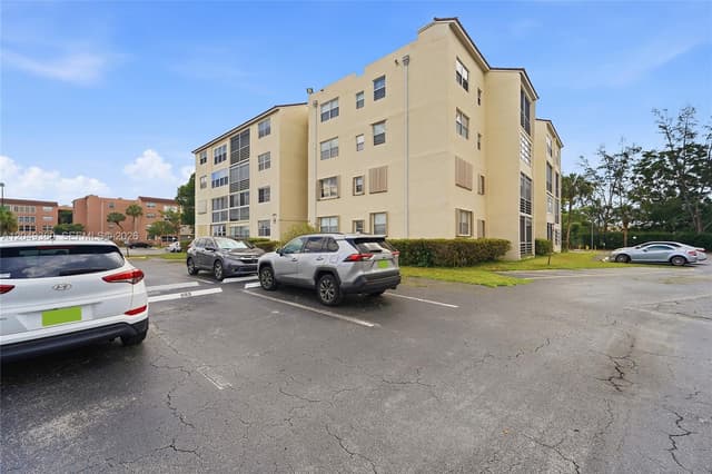2871 Somerset Dr # 103, Lauderdale Lakes FL 33311 - Lauderdale Lakes, FL - Photo 2