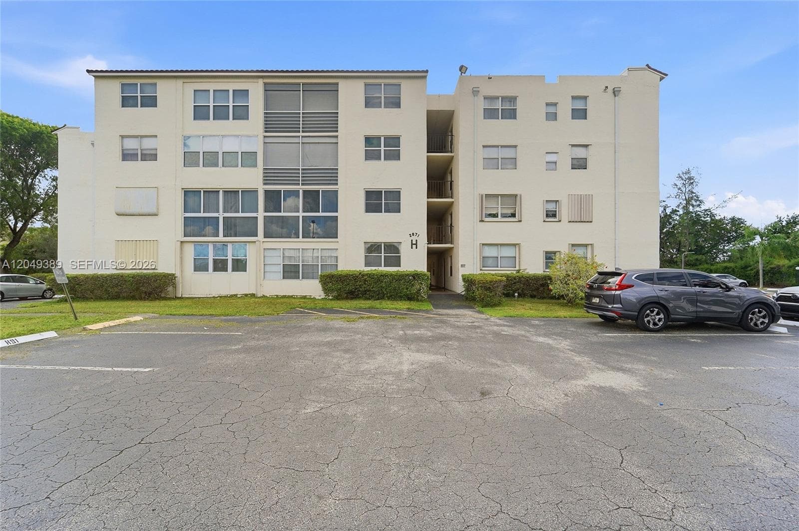 2871 Somerset Dr # 103, Lauderdale Lakes FL 33311 - Lauderdale Lakes, FL - Photo 1