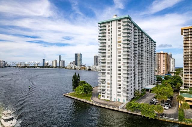 301 174th St # L05, Sunny Isles Beach FL 33160 - Sunny Isles Beach, FL - Photo 2