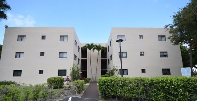 5220 Las Verdes Circle # 220, Delray Beach FL 33484 - Delray Beach, FL - Photo 2