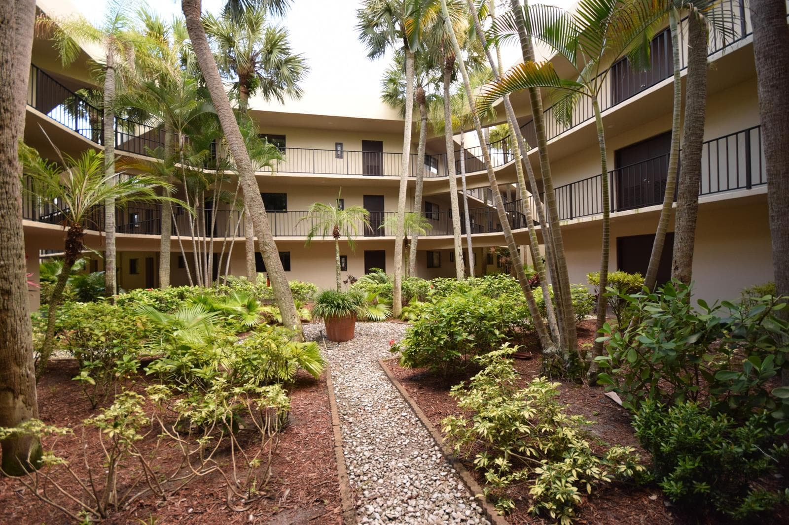 5220 Las Verdes Circle # 220, Delray Beach FL 33484 - Delray Beach, FL - Photo 1