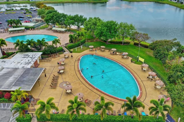 200 Berkshire J, West Palm Beach FL 33417 - West Palm Beach, FL - Photo 5