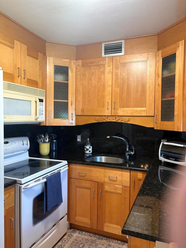 25 Kent B, West Palm Beach FL 33417 - West Palm Beach, FL - Photo 2