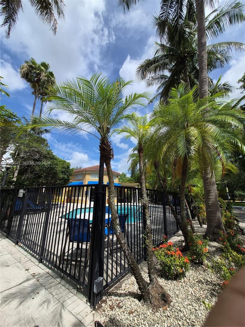 771 N Pine Island Rd # 106, Plantation FL 33324