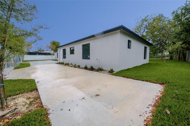 1112 NW 81st St, Miami FL 33150 - Miami, FL - Photo 4
