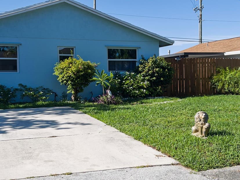 4915 Weymouth Street, Lake Worth FL 33463