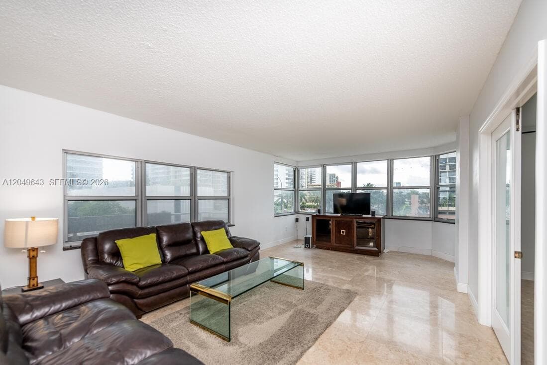 1985 S Ocean Dr # 2Q, Hallandale Beach FL 33009 - Hallandale Beach, FL - Photo 1