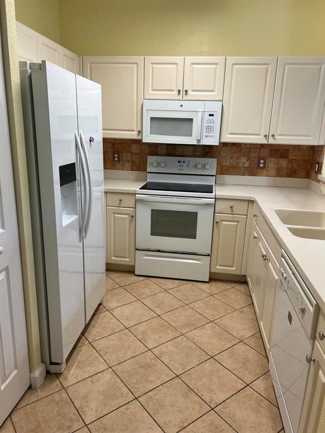 4113 Napoli Lake Drive, Riviera Beach FL 33410 - Riviera Beach, FL - Photo 2