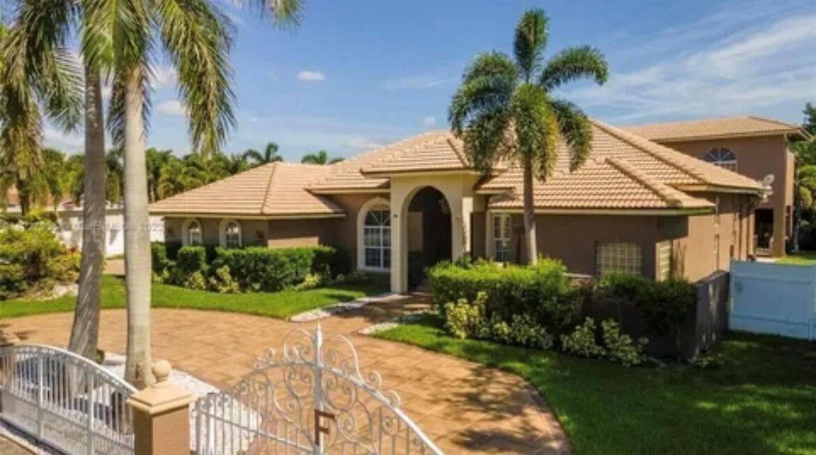 423 NE 3rd Street, Pompano Beach FL 33060 - Pompano Beach, FL - Photo 1