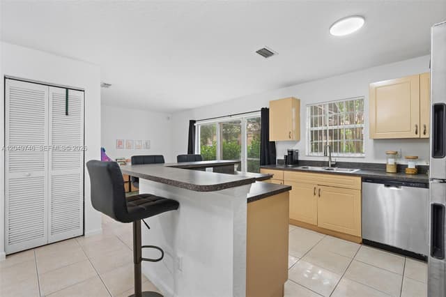 2303 SW 87th Ter, Miramar FL 33025 - Miramar, FL - Photo 4
