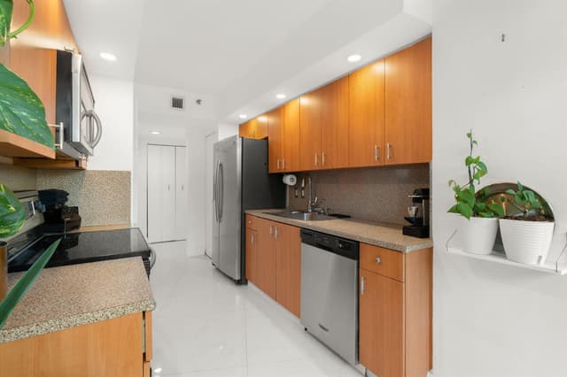 1000 E Island Boulevard # 305, Aventura FL 33160 - Aventura, FL - Photo 6