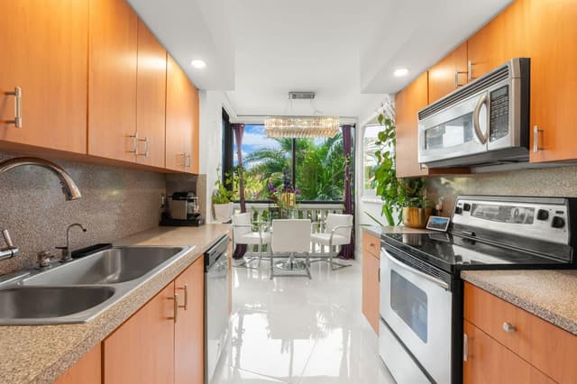 1000 E Island Boulevard # 305, Aventura FL 33160 - Aventura, FL - Photo 5