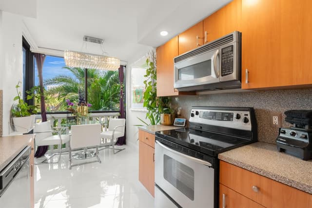 1000 E Island Boulevard # 305, Aventura FL 33160 - Aventura, FL - Photo 4