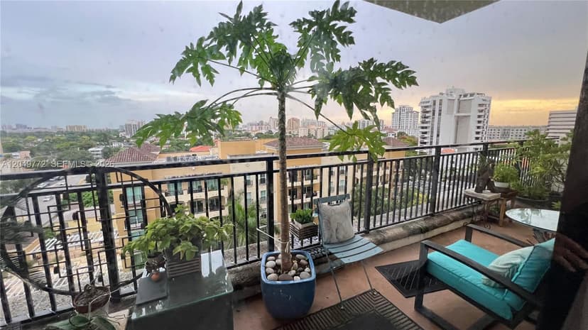 888 Douglas # 806, Coral Gables FL 33134