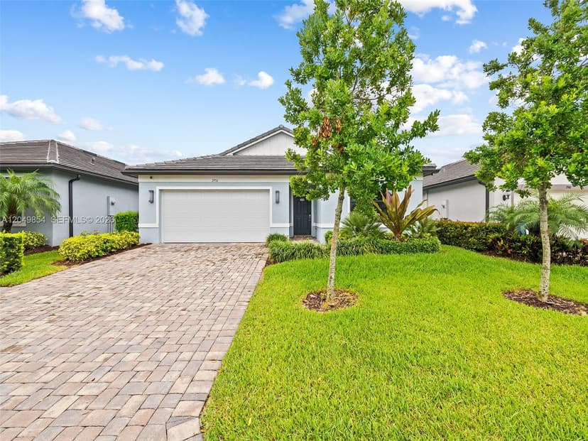 2950 Shortleaf Ave, Lauderdale Lakes FL 33311