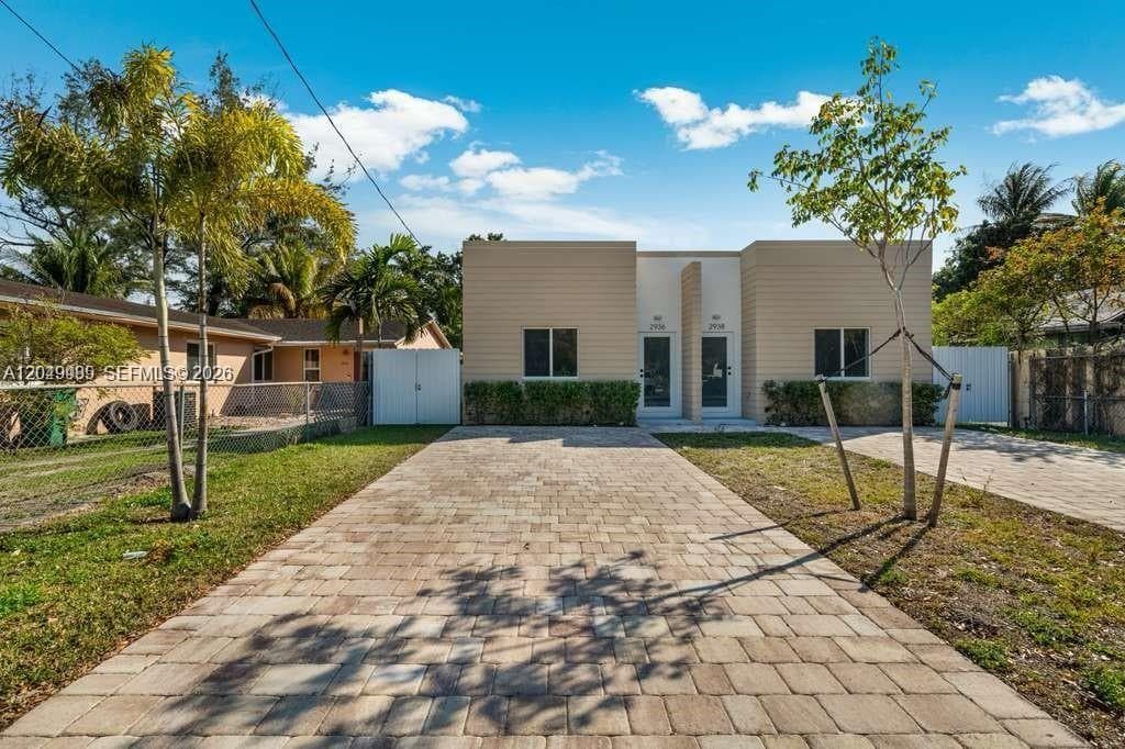 2938 NW 27th St # 2936, Miami FL 33142