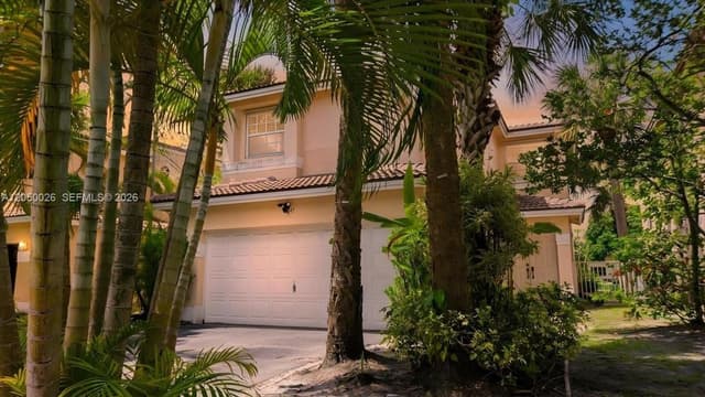 9847 Fairway Cove Ln, Plantation FL 33324 - Plantation, FL - Photo 2