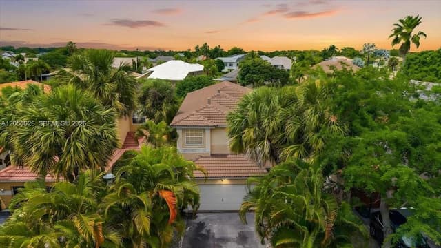 9847 Fairway Cove Ln, Plantation FL 33324 - Plantation, FL - Photo 6