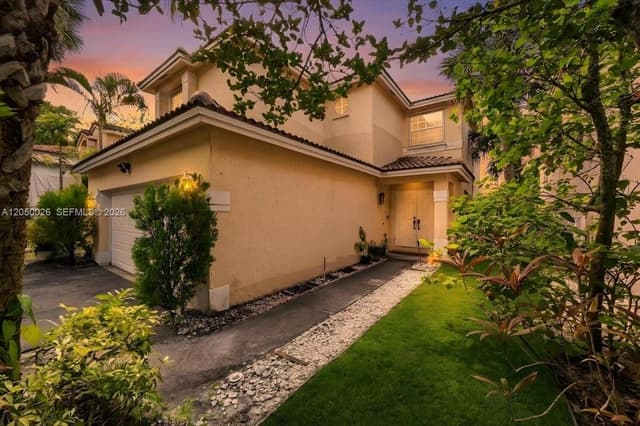 9847 Fairway Cove Ln, Plantation FL 33324 - Plantation, FL - Photo 3