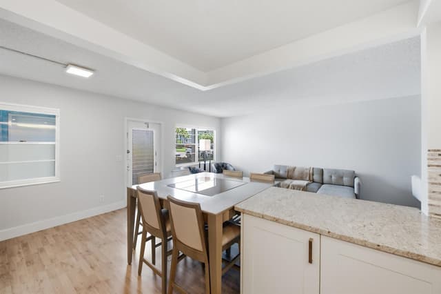1048 Lincoln C, Boca Raton FL 33434 - Boca Raton, FL - Photo 4