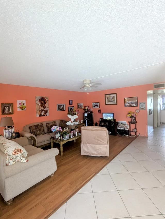 205 Wellington M, West Palm Beach FL 33417 - West Palm Beach, FL - Photo 2